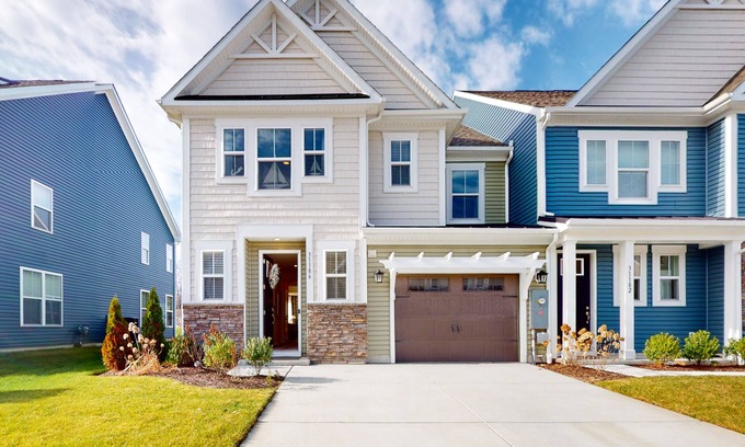 Millville Casa | Bishop's Landing townhouse with grill, outdoor pool, gym, tennis court, shuttle