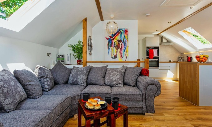 Bishops Tawton Casa | BISHOPS TAWTON SNOWDROP COTTAGE | Hot Tub available - sleeps 6 guests in 3 bedrooms