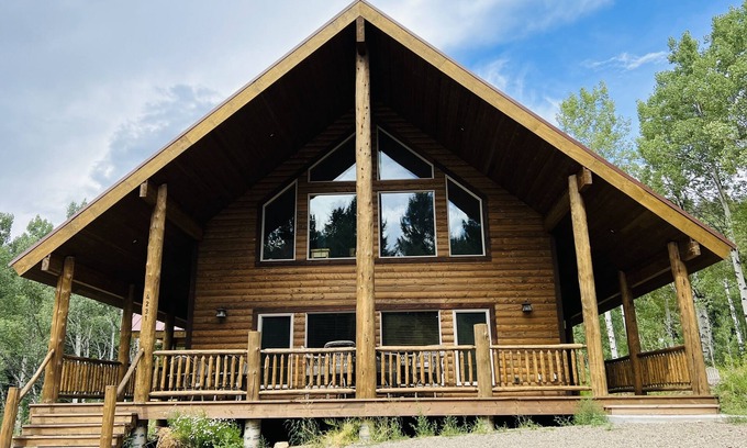 Island Park Cabina | Bison Meadows Lodge-10 min. to YNP+Hot tub+Wifi+AC