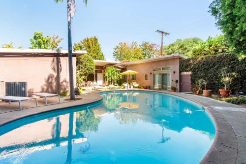 Bixby Knolls Casa | Bixby Beauty 50s Mod Long Beach