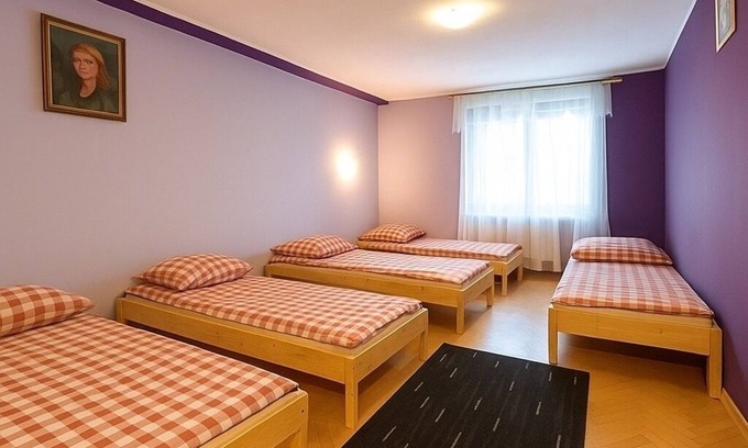 Lomianki Casa | BIZAR Hostel in Izabelin-Dziekanówek