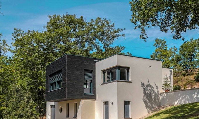 Souillac Villa | Black and White House