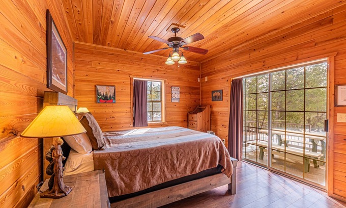 Christopher Creek Cabina | Black Bear Cabin-onsite "bear hunt" & playground, game room, kitchen AC & heat