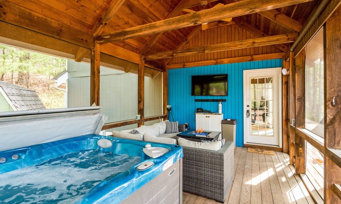 Old Fort Casa | Black Mountain & Asheville Relaxation! Waterfalls, Lakes, Hiking, Biking Trail!