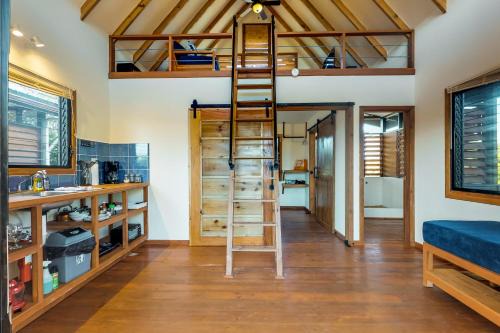 Surfside Apartamento | Black Orchid Cabaña at Inn The Trees -Gold Standard Certified