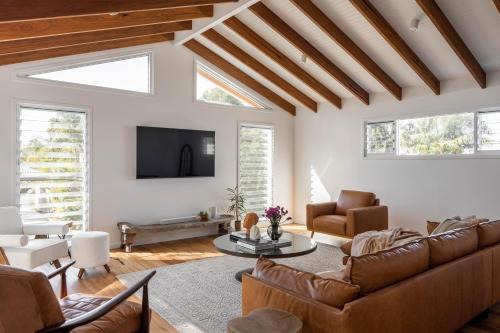 Suffolk Park Casa | Blackbutt House - Luxe Retreat With Pool and Sauna