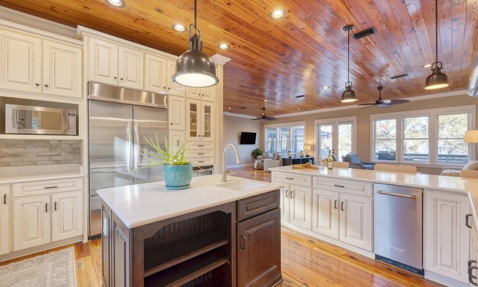 Harold Casa | Blackwater Bay Hideaway by AvantStay | Waterfront, Pool, Dock, Hot Tub