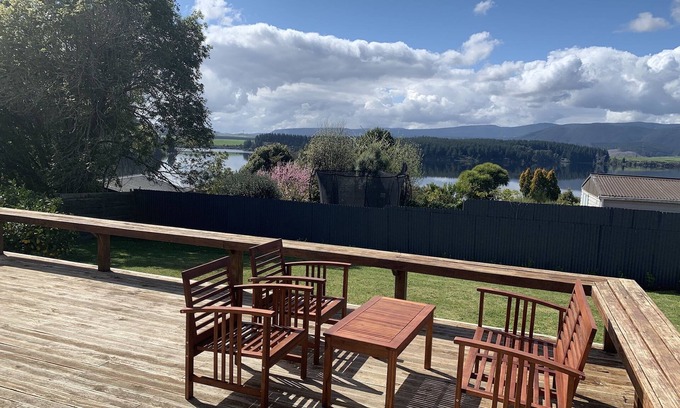 Mangakino Casa | Idyllic bach with lake views