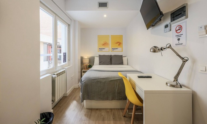 Gaztambide Cama Y Desayuno | Espectacular habitación doble con gimnasio B109