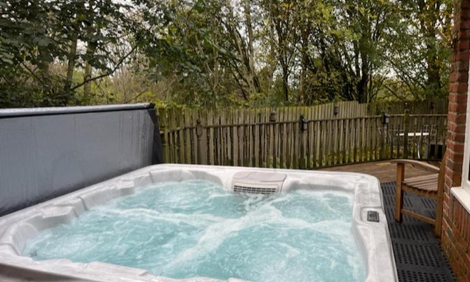 Blaydon on Tyne Apartamento | BlaydonBurn - Sleeps 4 5 - Parking - HotTub - Yard