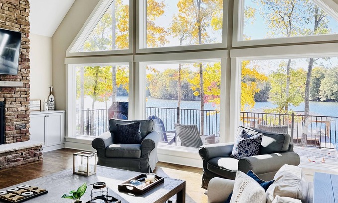 Mineral Casa | Bliss Lake Anna: Luxury Waterfront on the private side of Lake Anna