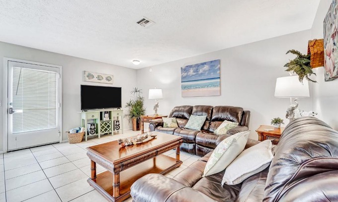 Englewood Casa | Blissful Beach Retreat B