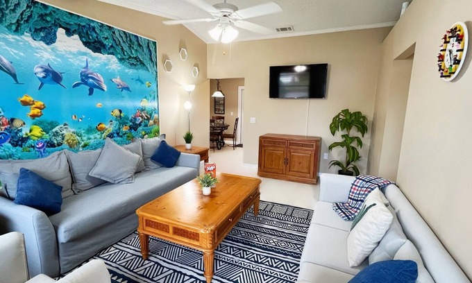 Winter Haven Casa | BlockHaven near Legoland, Disney, Universal Studios, Busch Gardens & SeaWorld !!