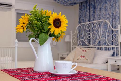 Attiki Apartamento | Blue And White Apartment VIPGreece