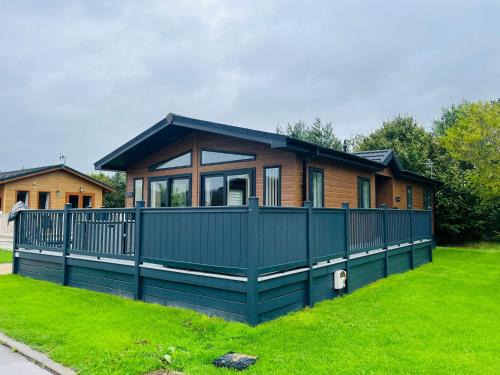 Malton Casa | Blue Bell Lodge with Hot Tub Malton