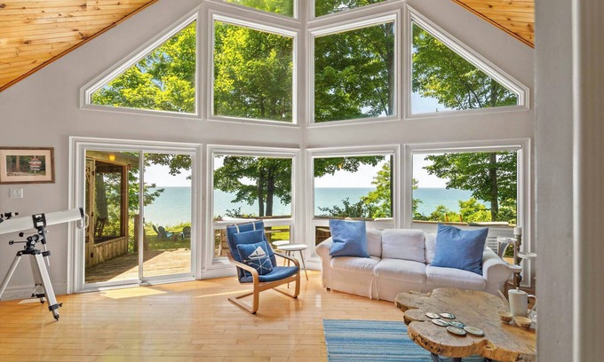 Bluewater Cabaña | Blue Bluff Beauty - King Bed! *AC* - Private Lake Access