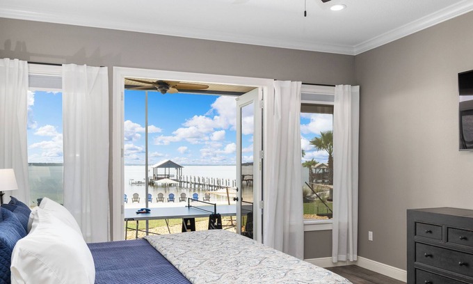 Candler Casa | Blue Haven on Lake Weir with white sandy beach and fishing off of the dock