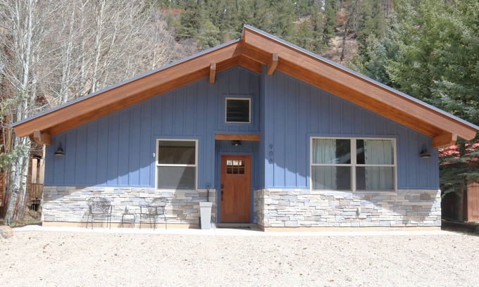 Red River Casa | Blue Heaven - In Town - On the River - Fireplace - Washer/Dryer