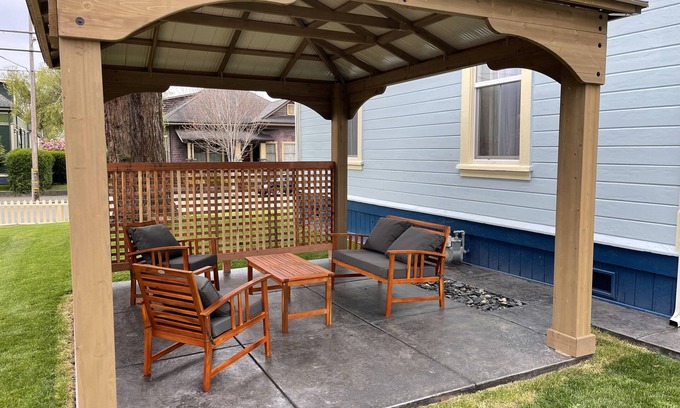 Eureka Casa | Blue Mist Victorian 5bed/2bath Victorian Gem