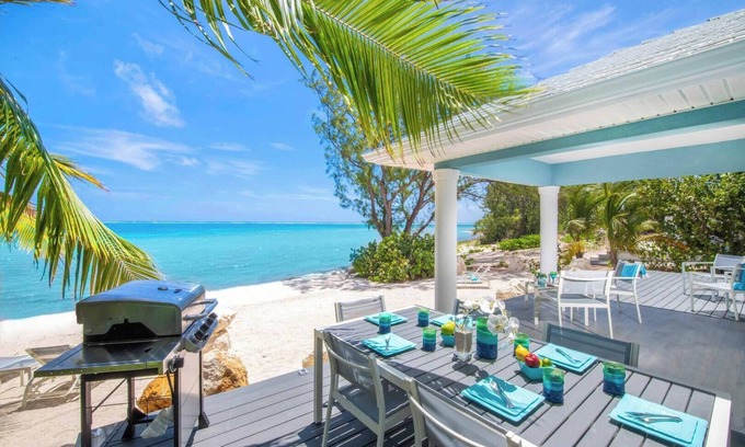 North Side Casa | Blue Moon: Upgraded Cottage w/Sandy Beach + Backyard Snorkeling Next to Ocean Fr