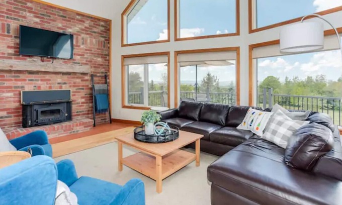 Meaford Cabaña | Blue Mountain ★ Ski ★ Sauna ★ Fire Pit ★ Hot tub