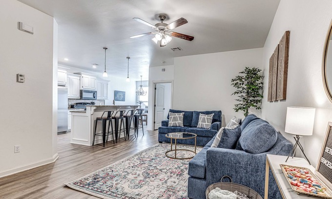 South Oklahoma City Casa | Blue Oasis Home - Sleeps 12