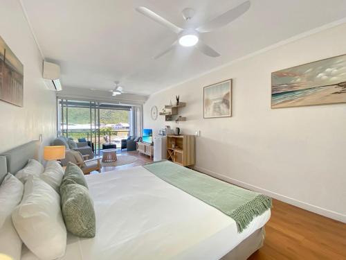 Nelly Bay Hotel | Blue on Blue Studio Room 1222