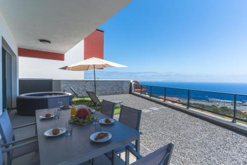 Santa Cruz Casa | Blue Outlook Retreat by Atlantic Holiday