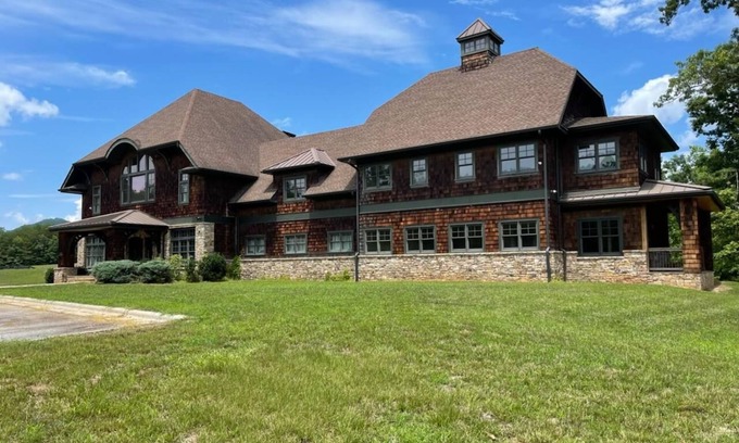 Union Mills Cabina | Blue Ridge Mountain Lodge-Near Asheville/Charlotte DIY Wedding,Reunion,King Beds