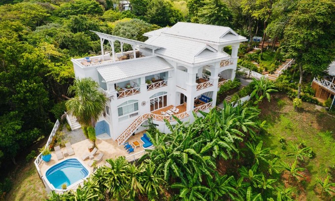 Antoneys Cay Hotel | Blue Roatan Resort