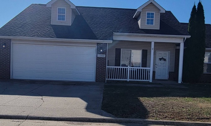 St. Robert Casa | Blue Sage Inn-Pet Friendly home in Saint Robert, MO. Close to Fort Leonard Wood.