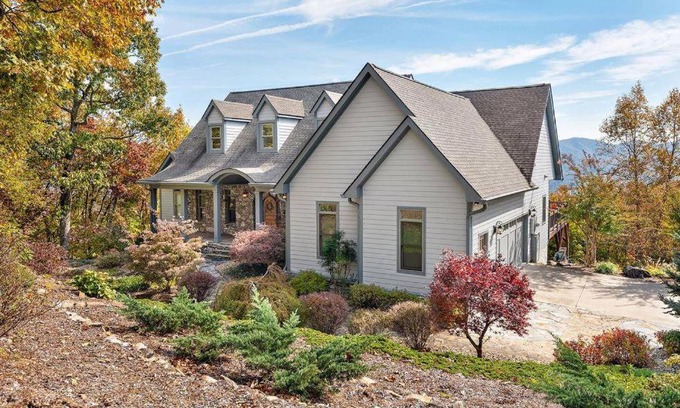 Black Mountain Casa | Blue Summit