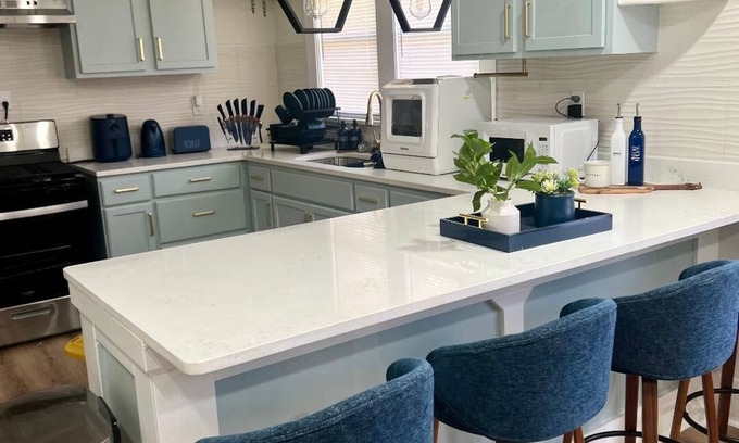Vollintine-Evergreen Casa | Bluebell Bliss - Midtown Retreat- 4mi to Downtown
