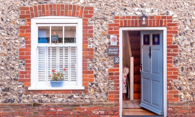 Burnham Market Casa | Bluebell Cottage - sleeps 3 guests in 2 bedrooms