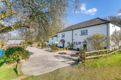 Whitstone Casa | Bluebell Cottage - Bennetts Court