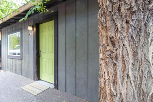 Old Bend Casa | Bluebird Day - Lava Hideaway