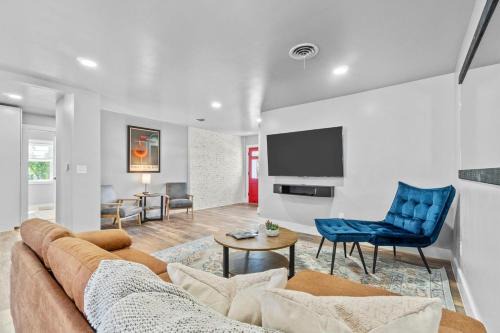Fredericksburg Casa | BlueBonnet Bungalow - Hot Tub & Fire Pit