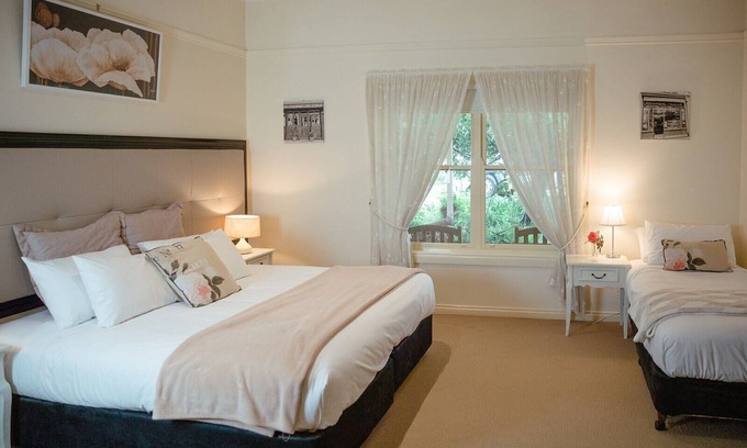 Lovedale Casa | Bluebush Estate - The Country House - Stunning Country Charm, Gardens & Sunsets