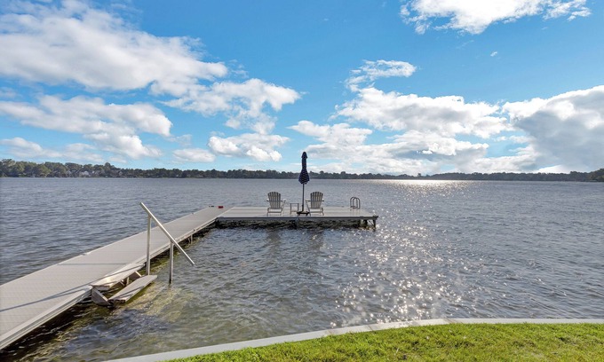 Waterford Cabaña | Bluegill Cottage- Summer at the Lake – Swim, Kayak, and Make Memories!