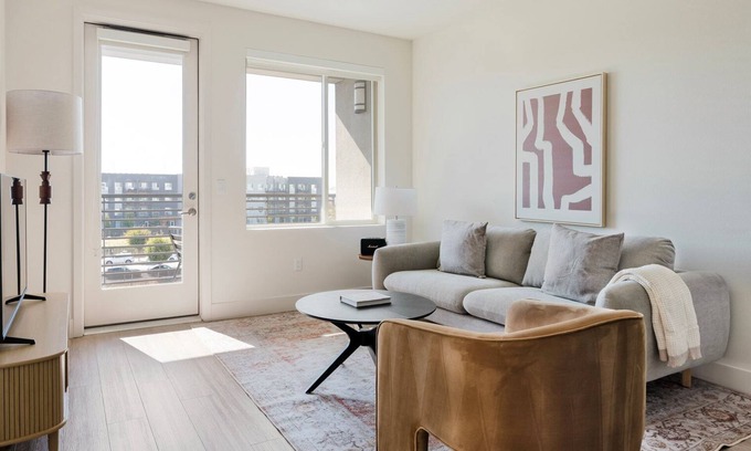 Fremont Apartamento | Blueground | East Industrial, pool, nr Central Park