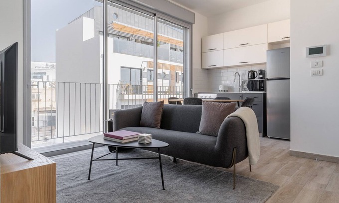 Florentin Apartamento | Blueground | Florentine, Bright, 2 Balconies (TLV-18)