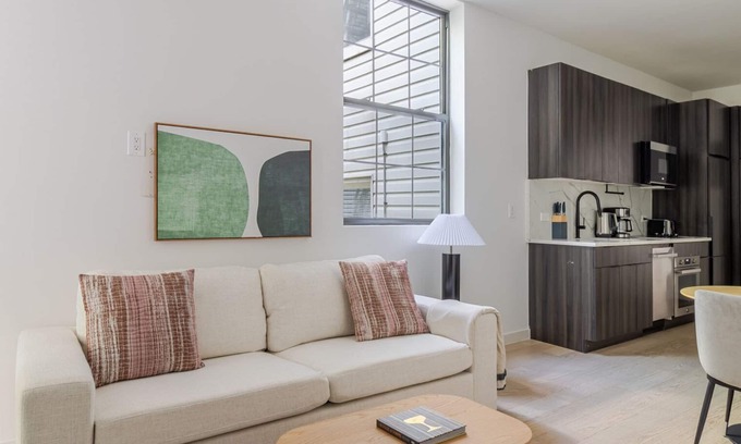 Greenpoint Apartamento | Blueground | Greenpoint, terrace, nr McCarren Park