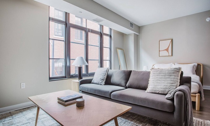 Mount Vernon Square Apartamento | Blueground | Mt Vernon, pool & w/d, nr Chinatown