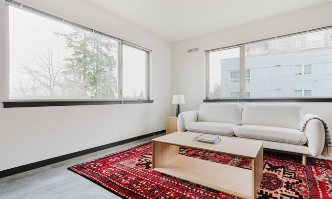 Northeast Bellevue Apartamento | Blueground | NE Bellevue, gym, nr parks