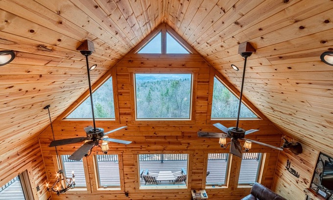 Boomer Cabina | Blueridge Mtn Cabin Million Dollar View on Majestic Mtn Hot Tub Wifi Fire Pit