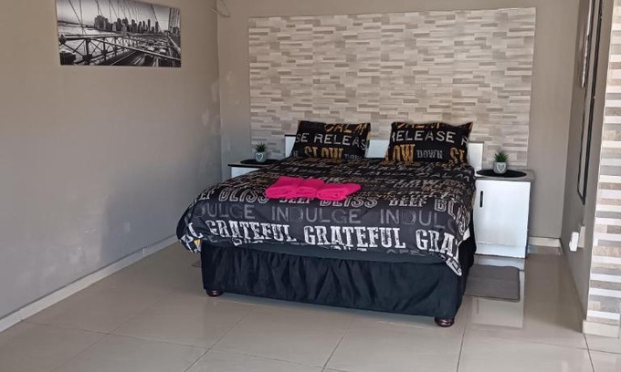 Bluff Apartamento | Bluff Marine Drive Self Catering Cottage A