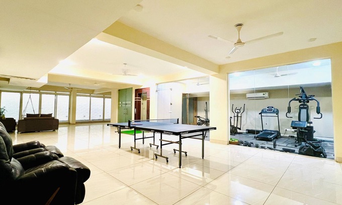 Sushant Lok Apartamento | BluO 1BHK - DLF Galleria | Balcony, Suite