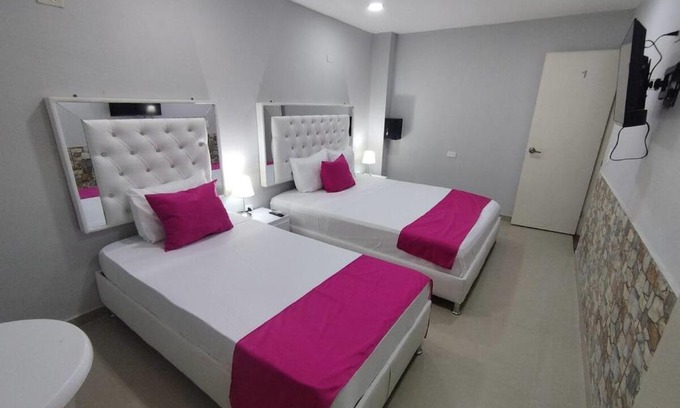 Marbella Cabina | Bm-2 room near the sea with air conditioning and WIFI