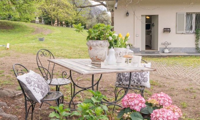 Porto Valtravaglia Apartamento | Bnbook Maison Charlotte Apartment with 2 bedrooms Maggiore Lake