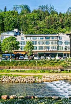 Wulingyuan Hotel | 铂曼智慧酒店-Near the east gate of the Forest Park, about a 10-minute walk-There is a beautiful small river at the entrance-offers free self-service laundry and Attraction Tickets Serivce in advance